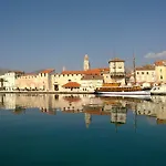 Mirjana * Τρογκίρ
